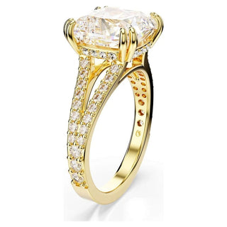 Stilla cocktail ring
Square cut, White, Gold-tone plated